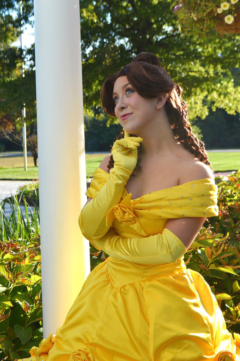 MyOwnMagic_'s tweet photo. Look here she comes the girl, that’s strange but special… that Belle! 
💛
Thank you so so much to Debbie Corsiglia Sparks for these beautiful pictures!
🌹
Book Belle for any event today!
✨ https://t.co/EfAOSGwgH9