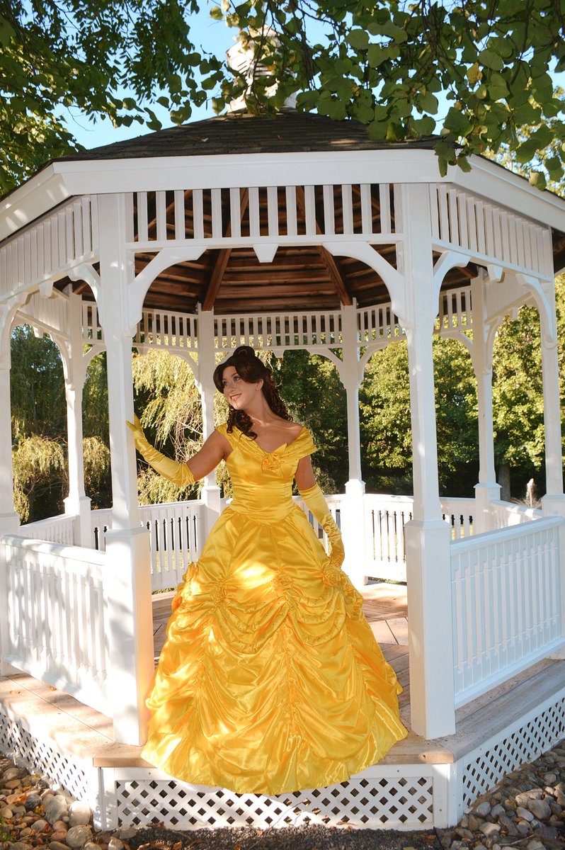 MyOwnMagic_'s tweet photo. Look here she comes the girl, that’s strange but special… that Belle! 
💛
Thank you so so much to Debbie Corsiglia Sparks for these beautiful pictures!
🌹
Book Belle for any event today!
✨ https://t.co/EfAOSGwgH9
