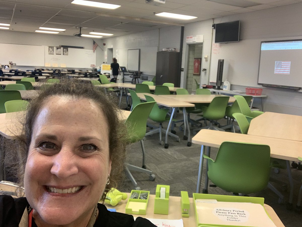 MsHillMMS's tweet photo. Welcome sixth graders to Memorial!  Bring on a great school year! I am ready for you! https://t.co/SOH8QpBLUG