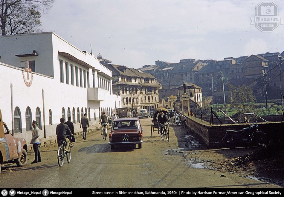 Vintage_Nepal's tweet photo. Street scene in Bhimsensthan, Kathmandu.

1960s | Photo by Harrison Forman @Vintage_Nepal https://t.co/be0mn8sUm9