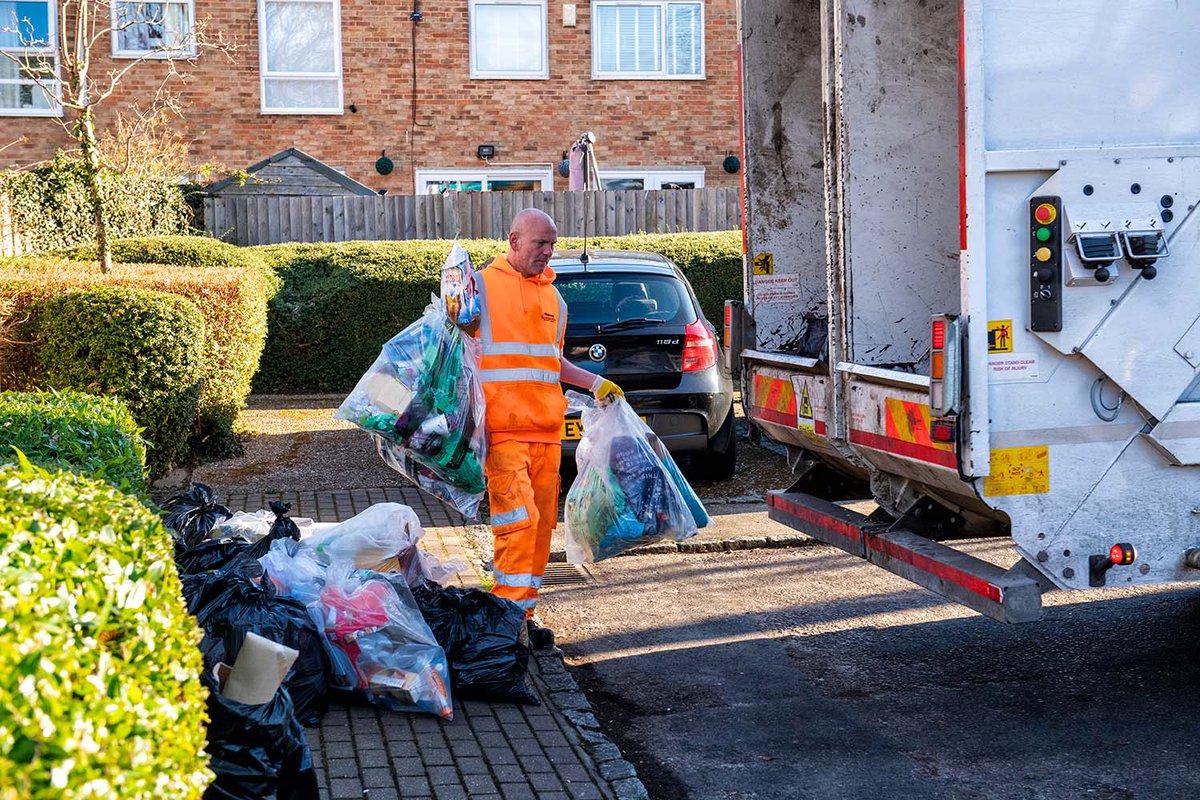 Because of the August #BankHoliday, there will be no refuse collections on Monday 29 August &amp; all collections will be a day later that week until Saturday 3 September. 
Please always leave your sacks out by 7am &amp; garden waste by 6.30am.