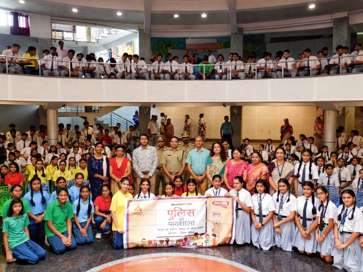 IPSVineet's tweet photo. " पुलिस की पाठशाला " !!
@muzafarnagarpol https://t.co/C85OFjLv1F