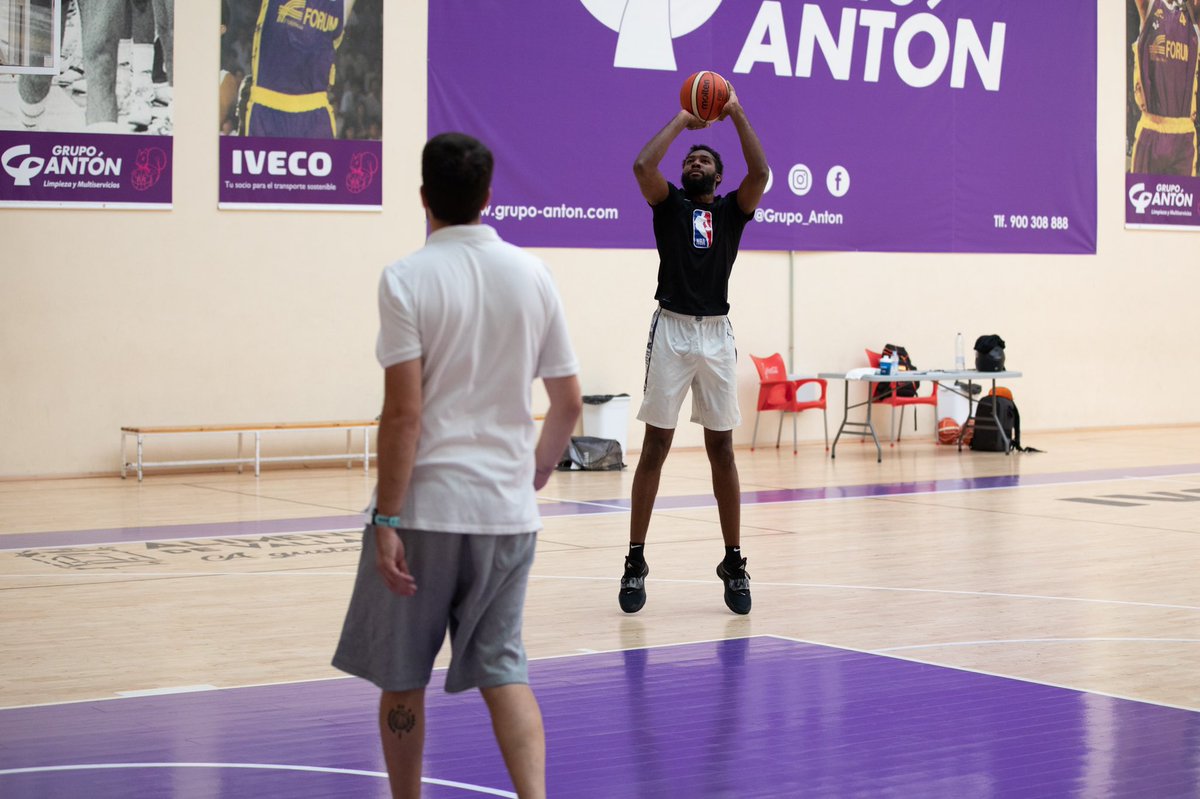 HoopsNetSpain's tweet photo. 📝 ENTRENAMIENTOS HOOPS PRO📝
Jone Pedro, a pleno rendimiento con los entrenamientos #HoopsPro
📸 @mazu_photos https://t.co/cQRnkxWCCT