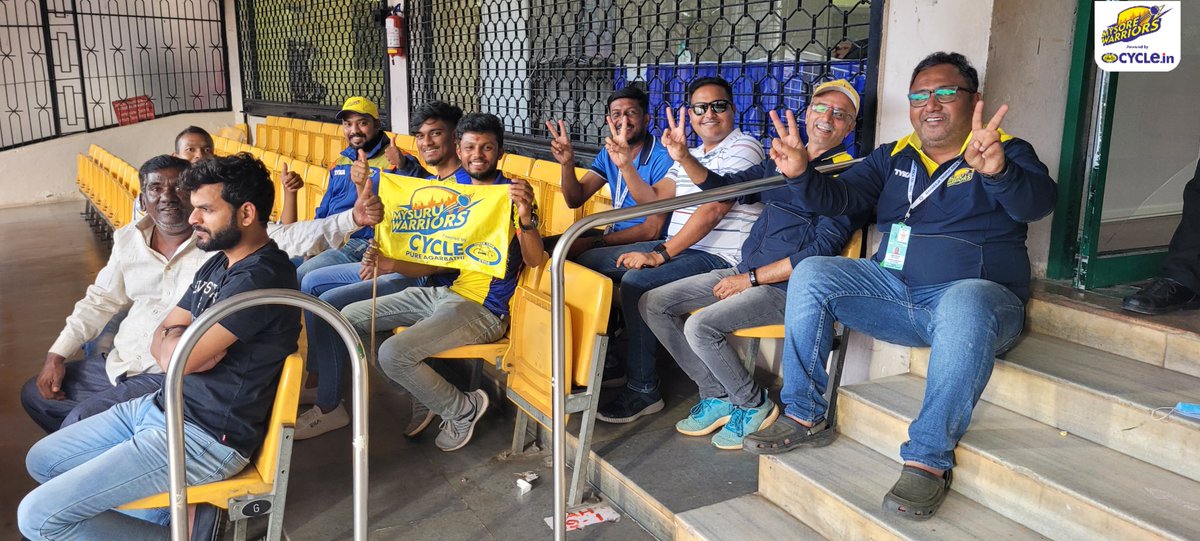 mysore_warriors's tweet photo. The Josh is pretty high in the stands 💪

Our men behind the curtains are leaving no stones unturned in giving the lads all the support they need. This team 🙌💛💙

#MysoreWarriors #GoWarriors #MaharajaTrophy #IlliGeddavareRaja #MWvHT https://t.co/XaWBXho8rA