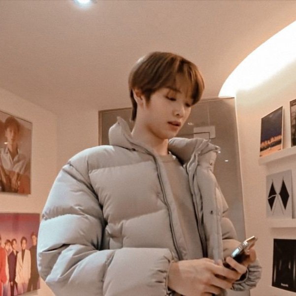 pilih dua atau tiga,
pilih dia atau engga.

——
hrj x oc x jsc prompt au.