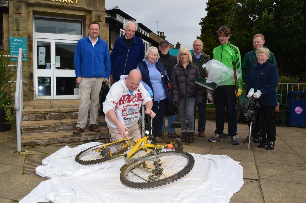 Want to help look after your local village? 🌻

Friends of Honley are a community group that focus on making the village look and feel better for residents, businesses &amp; visitors. Volunteer and help make Honley a better place to be: bit.ly/3k63D7C #Honley #Holmfirth