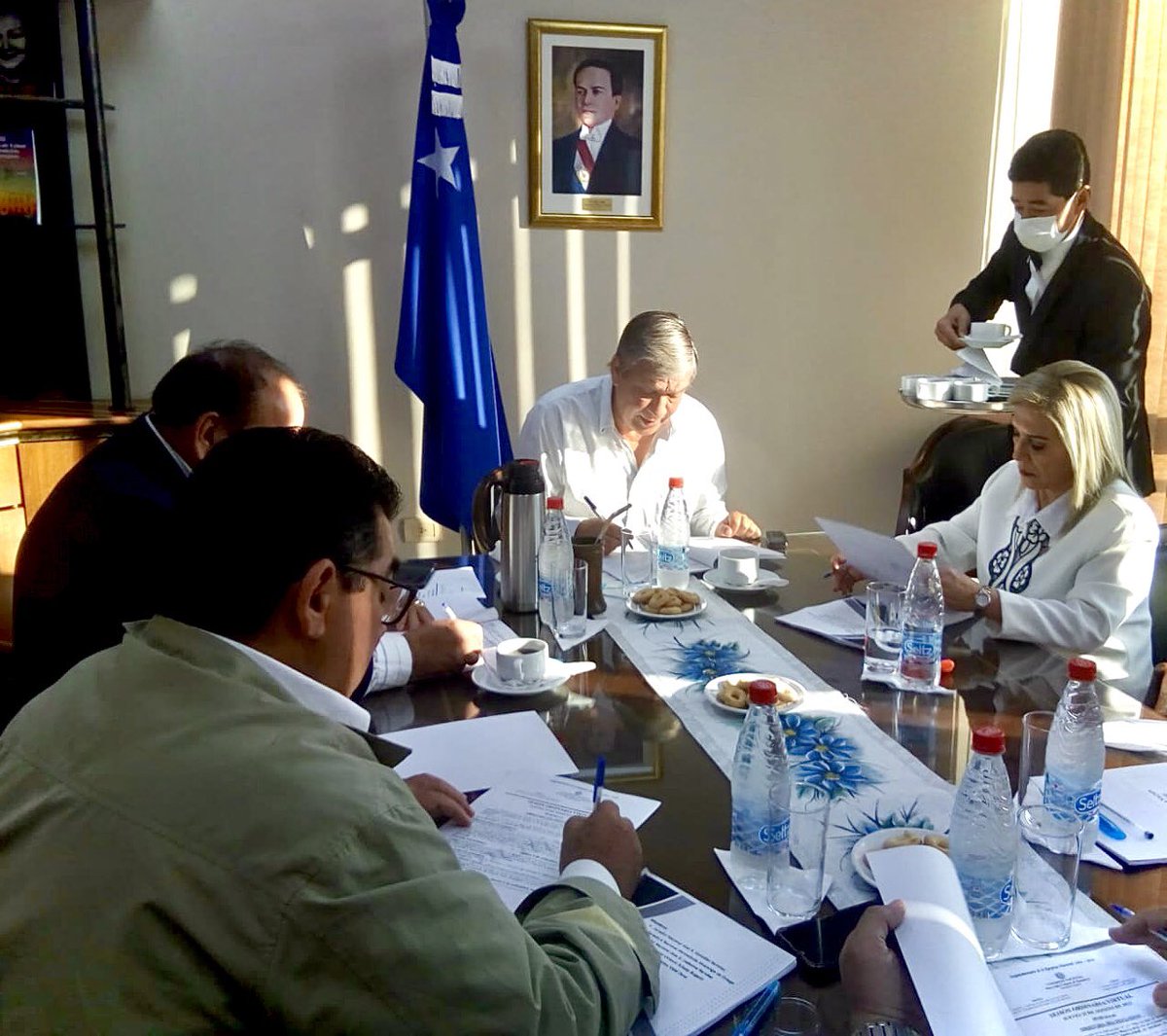 bancada_c's tweet photo. 👥🔵 La Bancada “C” del Partido Liberal Radical Auténtico (PLRA), encabezada por el Líder de Bancada, senador @PakoLedesma, se encuentra reunida, a fin de dar análisis al orden del día, prevista para la sesión ordinaria de este jueves 25 de agosto. https://t.co/SITTv8QJTW