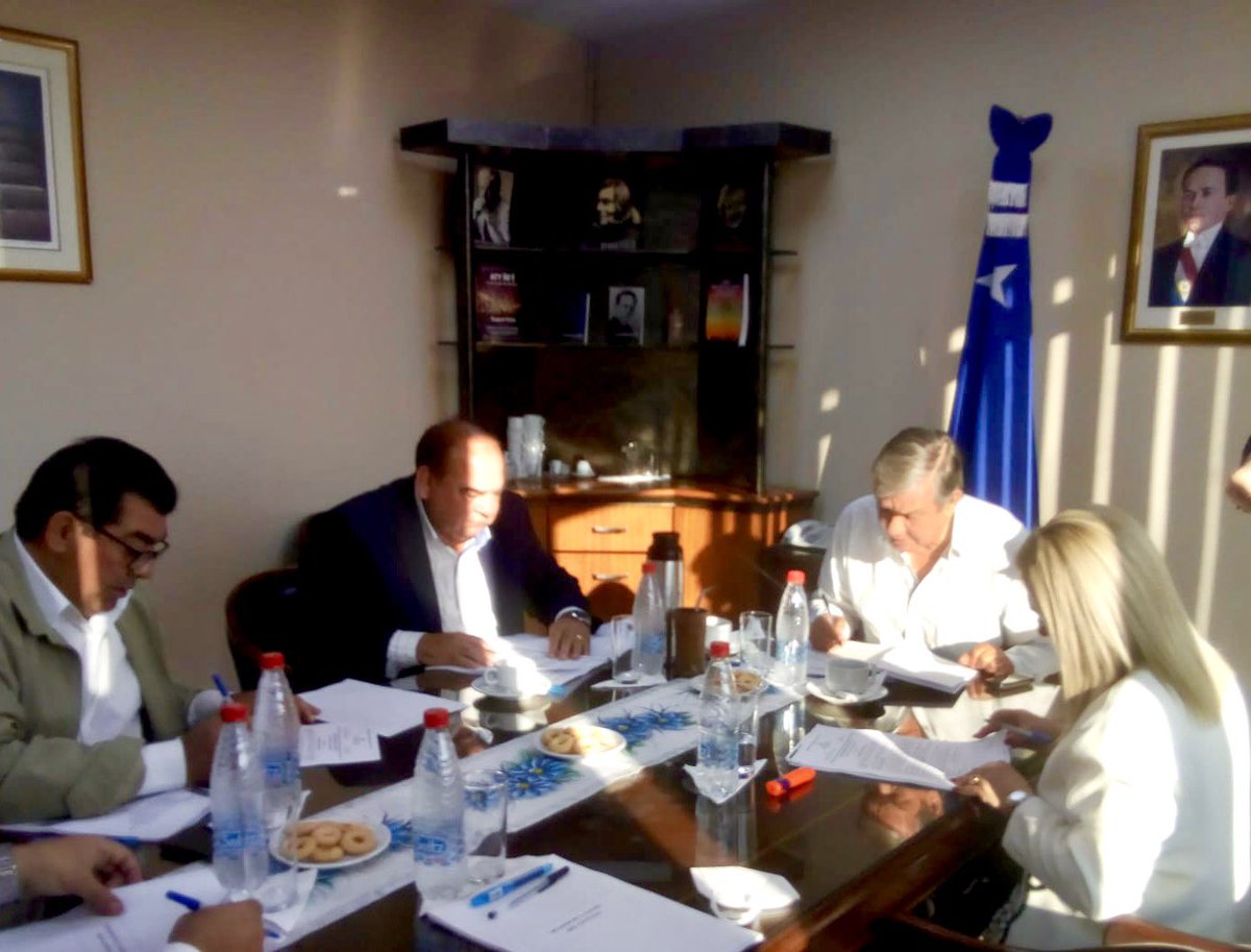 bancada_c's tweet photo. 👥🔵 La Bancada “C” del Partido Liberal Radical Auténtico (PLRA), encabezada por el Líder de Bancada, senador @PakoLedesma, se encuentra reunida, a fin de dar análisis al orden del día, prevista para la sesión ordinaria de este jueves 25 de agosto. https://t.co/SITTv8QJTW