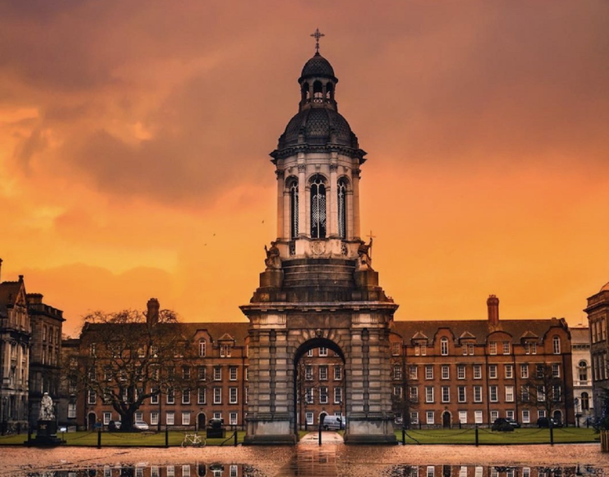 tcdglobal's tweet image. Before you start your studies at Trinity check out our #WelcomeToTrinity Guide. From clubs and societies, to start-up incubators and cool modules there&apos;s heaps for you to enjoy and learn from during your time at @tcddublin.  Learn more: ow.ly/uoaa50JNqh5