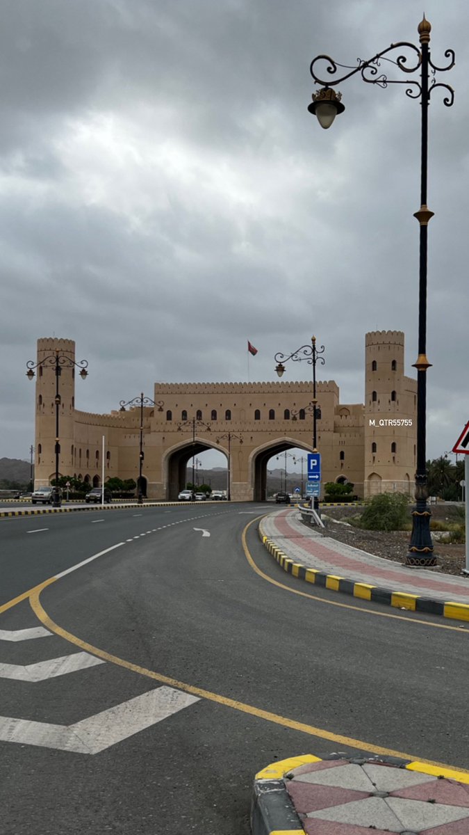 ✍️
.. 
 حين تركت لك باباً مفتوحاً..
كان من المتوقع أن تجد سبيلاً لدخوله..
ولكن..!
لحظه ادارك لما خلف الكواليس..
ايقنت بعدها بأنك تعمدت الدوران حوله..
بعد أن وجدت باباً آخر..
هذا ماتفعله توقعاتنا أحياناً…!
لنكمل المشوار…!
ولا بأس 😊✋…!
#هـمسآت_نآبَضهـ ❤️