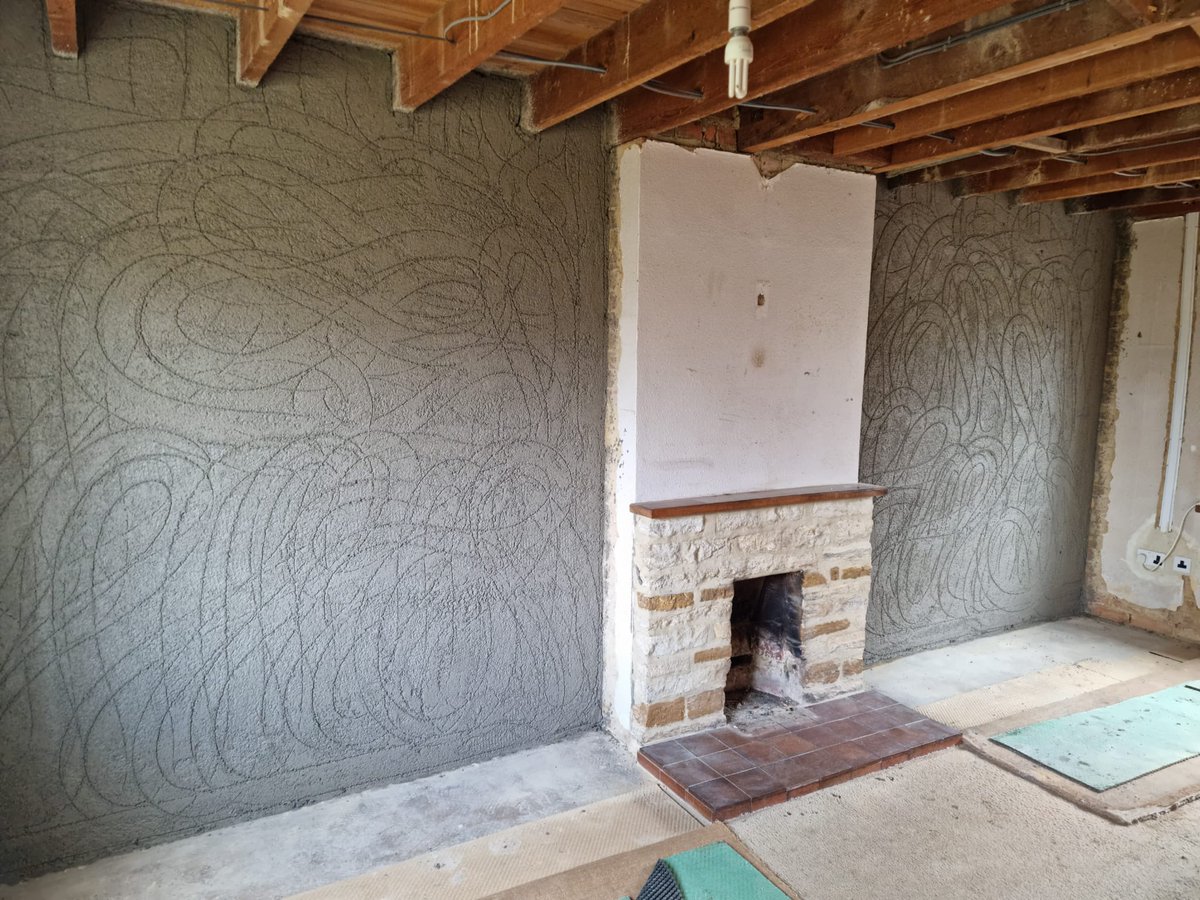 JordayaLtd's tweet photo. Today we are the home of an Architect applying Diathonite Acoustix, sound-deadening, breathable, non-flammable, insulation-efficient lime plaster. #diathonite #acoustix #architect #breathablelime #insulationlime #plaster #breathablelime #breathablelime #breathableplaster https://t.co/zzVikYAJ1m