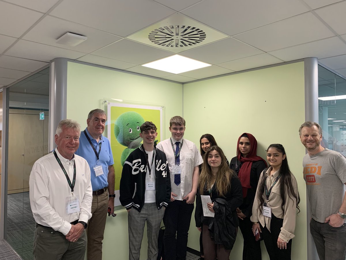 DigiINnovators's tweet photo. How did students on the #DISkillsProgramme get on working with @bnpparibaspfUK on a project around improving #customerservice through #chatbots? β‘οΈ
Find out more about this project in our recent case study with the BNP Paribas Personal Finance team π
https://t.co/Wg4vgeaSYO https://t.co/bW4xcog8on