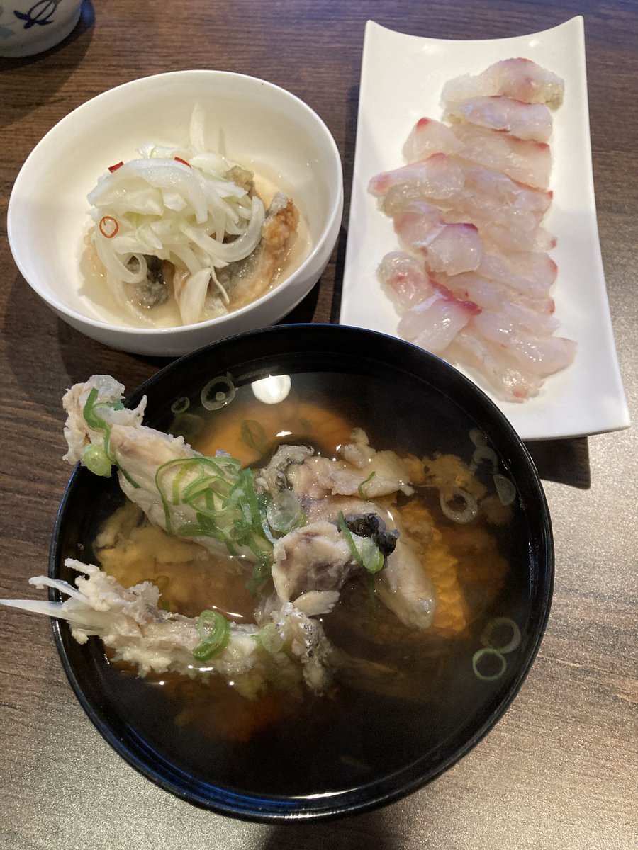 shittahito's tweet photo. 久しぶりの黒鯛料理🎶

あら汁と！もちろんお刺身！
初挑戦の南蛮漬け🎶

南蛮漬け美味しかった〜！
おすすめです！🐟

＃前うち　#東海エリア　#釣り #黒鯛　#料理 https://t.co/AKO8tBMpOs