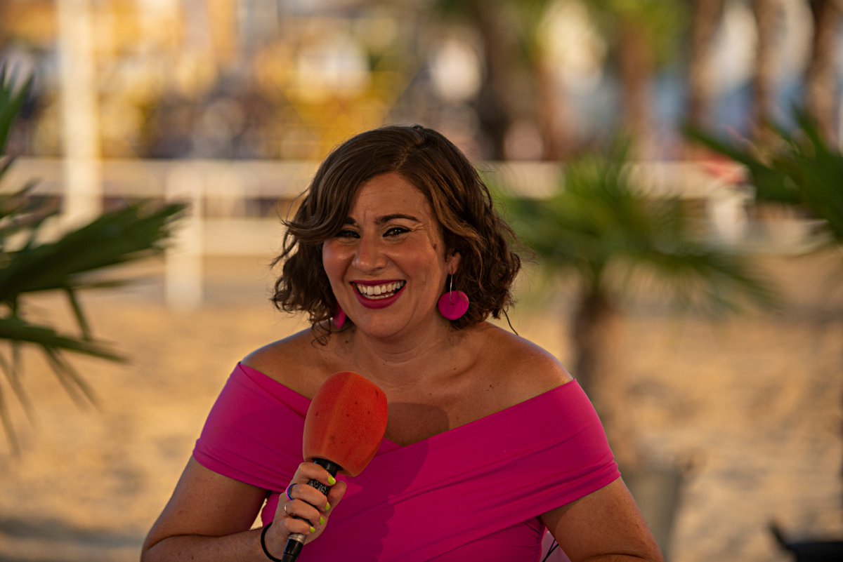 aurorafdezc's tweet photo. ¡Todo listo! 

Segundo ciclo de carreras de caballos en las playas de Sanlúcar. 

Os espero en directo a las 16.40 en @cnoroestetv  junto a @chipichico y @EloyELCABO 

¡Y con el mejor equipo del mundo! 

¡Vamos a por todas @antferbri! https://t.co/cqYaAJjZPH