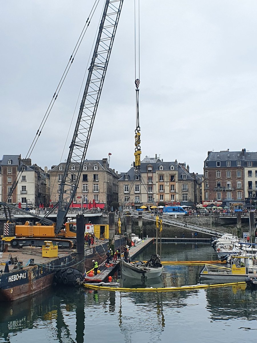 Franck Weber (@frckweber) on Twitter photo A #dieppe les opérations de relevage de l'épave du yacht qui a coulé dans le port le 9 août sont en cours <a href="/paris_normandie/">paris_normandie</a> A #dieppe les opérations de relevage de l'épave du yacht qui a coulé dans le port le 9 août sont en cours <a href="/paris_normandie/">paris_normandie</a>