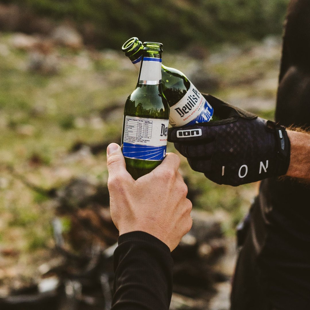 DevilsPeakBeer's tweet photo. Devil's Peak Lite, the perfect beer to keep that post-ride stoke flowing!
#DevilsPeakLite #88calories #DevilsPeakBeer #SABeer #MountainBiking https://t.co/pYXR00K9mD