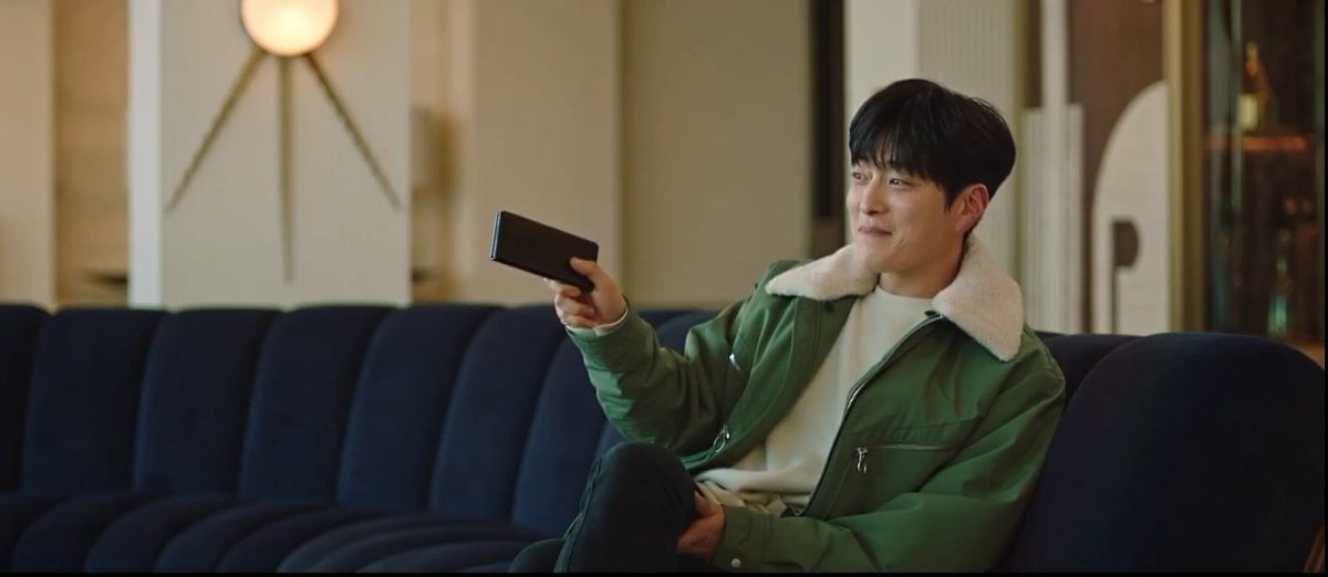 dittagyu24's tweet photo. Season 1 vs season 2😏 #gooddetective #JangSeungJo #leeelijah #kimhyojin https://t.co/NqRsAv0yEt
