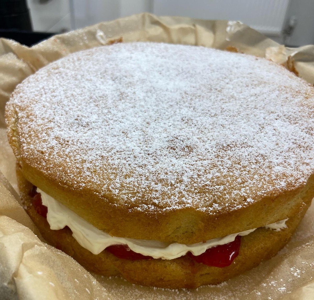 Launchpad_RDG's tweet photo. Baked by a client at Launchpad 135, our work &amp; life silks centre. He wanted to build his confidence in the kitchen. Last week he chose to bake a sausage &amp; pasta dish, this week a Victoria Sponge. Clients take their food home afterward. #lifeskills #learning https://t.co/iO5oqbTEg4