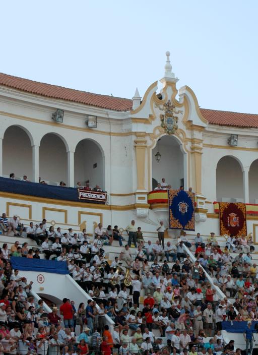 ftorodelidia's tweet photo. 💥 ¡Los toros vuelven a Melilla!

La Mezquita del Toreo, que este año cumple su 75 aniversario, volverá a abrir sus puertas el 6 de septiembre.

¡El regreso de los festejos taurinos al continente africano es una de las grandes noticias de este verano!😀 https://t.co/vIsgkuLoW6