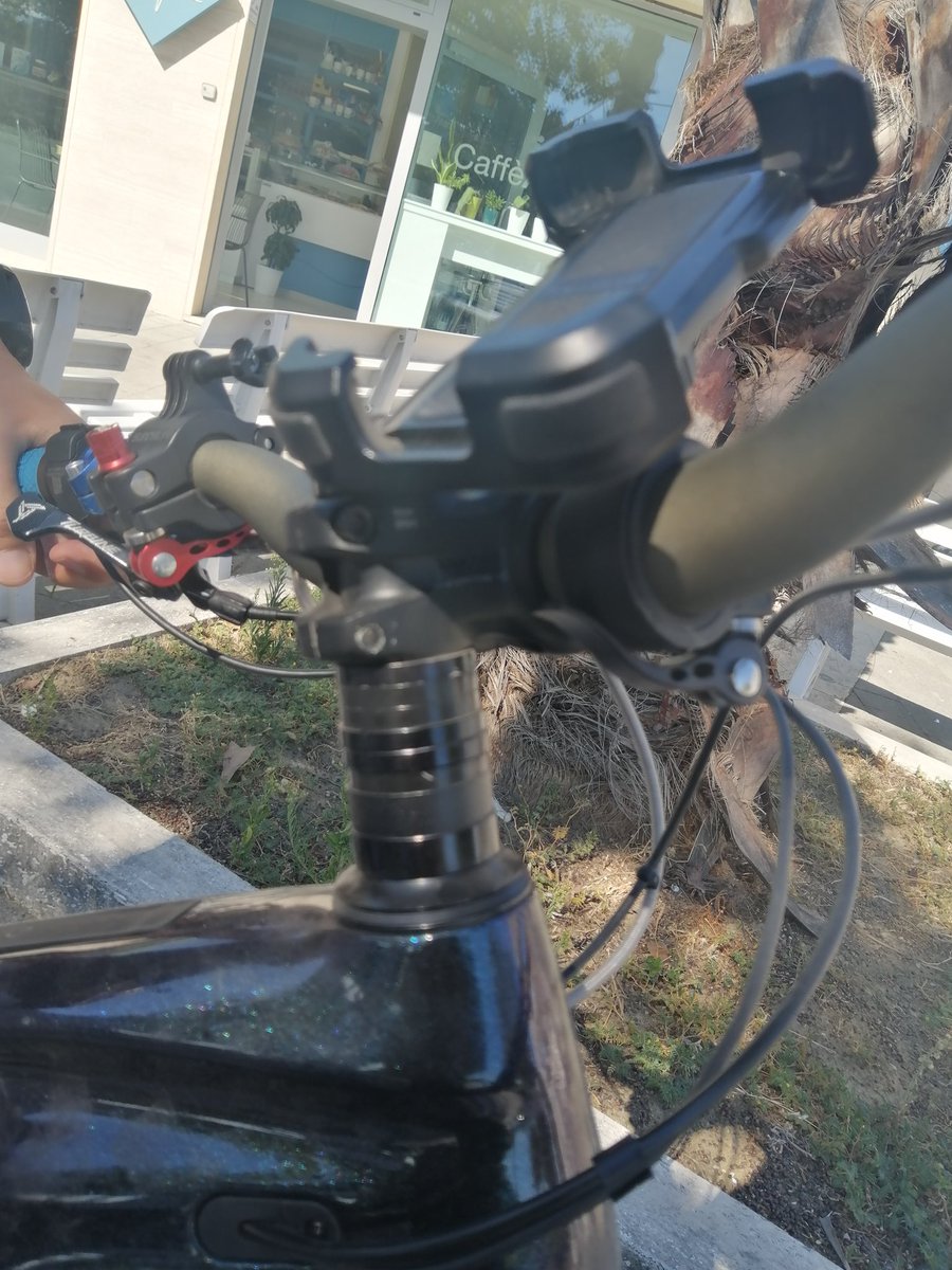 MIafisco's tweet photo. Amazing bicycle assembly. The possible breakup is imminent
#ibfi_cert #UCICYCLING #ucimtbworldcup #uci https://t.co/XZgcb12qhA