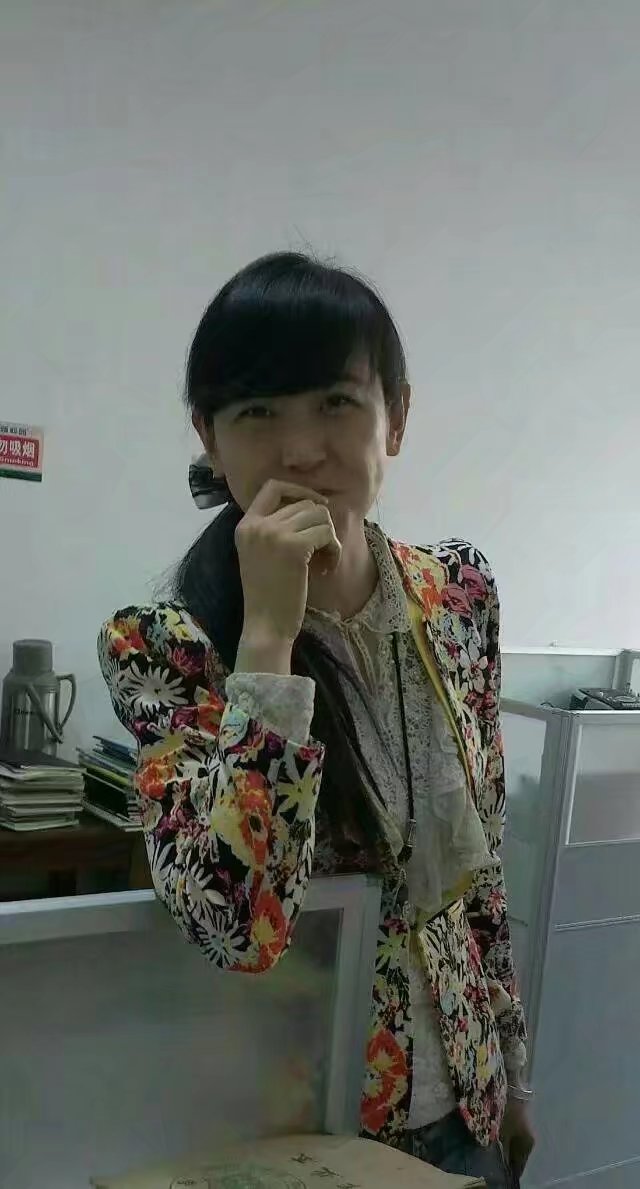青木سالاي on Twitter: "高一高二时期的英语老师，半道上接手我们班，刚来的时候黑丝高跟配短裙，身高170，而且香水味很大，一度引起了全班学英语的兴趣😂升了高三之后没再见过😂"