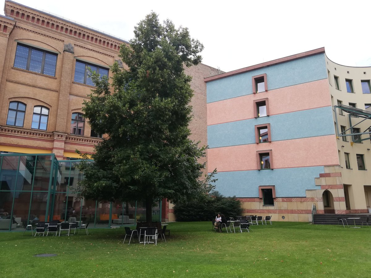 mpib_berlin's tweet photo. Wir sind heute beim Treffen der Kommunikator*innen von @B_R_50 im @WZB_Berlin zu Besuch! #Vernetzung #Berlin #BR50 #PR #Wisskomm https://t.co/fX7NkabMHJ