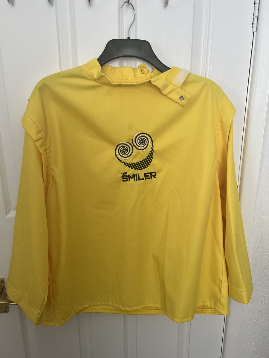 CoasterJoey's tweet photo. COMPETITION TIME. This month *WIN* an official piece of The Smiler staff uniform. 

Just like, Retweet and comment a  favourite theme park memory that made you smile 😊 ! A winner will be selected randomly on Monday 29 💛

GOOD LUCK #SmileAlways 💛🖤💛🖤 https://t.co/C4v4Qzbj6s