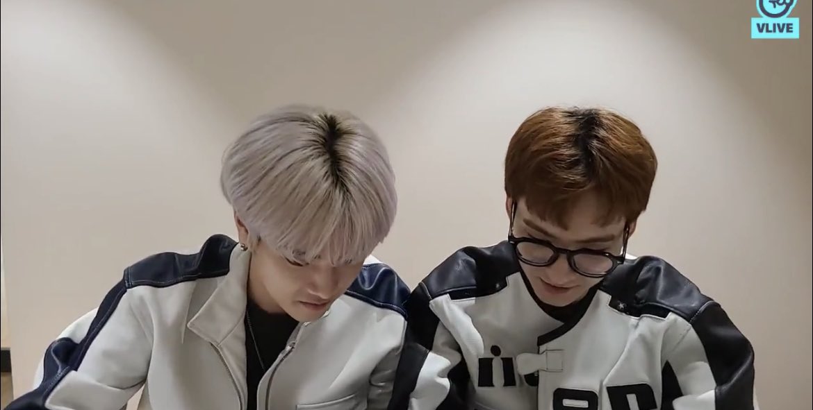 라이더 자켓인가요 둘이??? 제 생일 혹시 오늘인가요