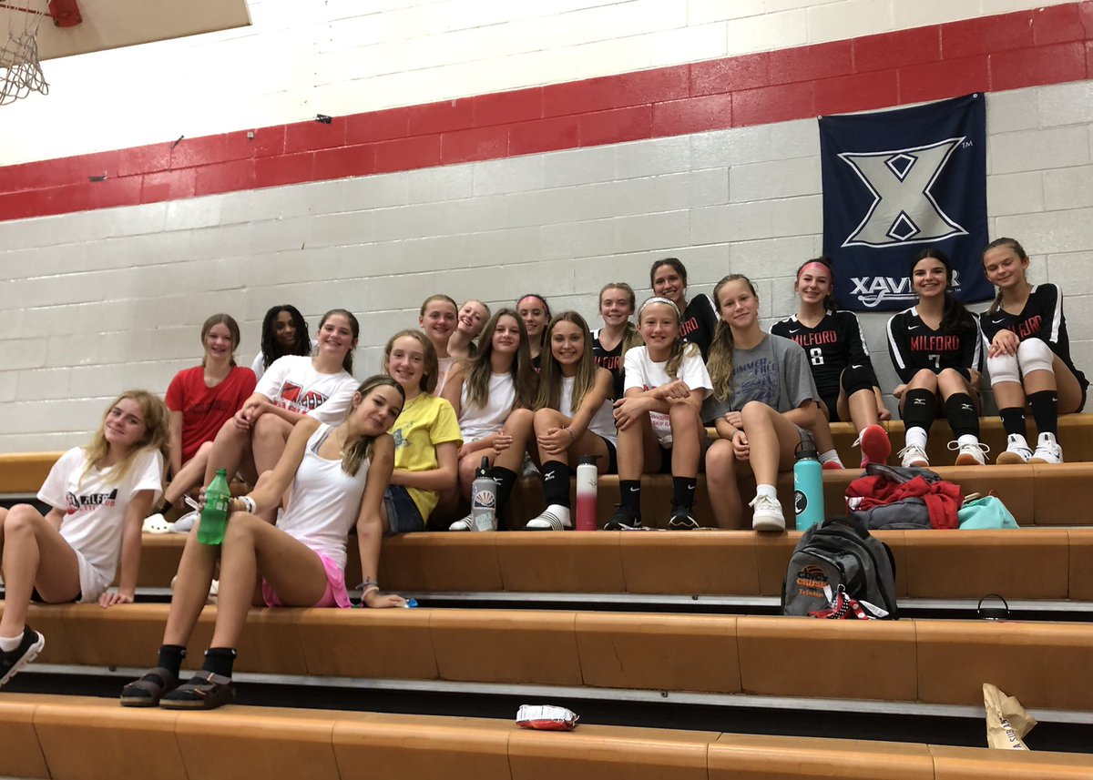 t_bone_x25's tweet photo. GVB: Great start to the 2022 season with 7th and 8th Red both winning 2-0 at home over Walnut Hills! 🦅💪🏐@MJHS_Goetz https://t.co/oOIyyYld4w