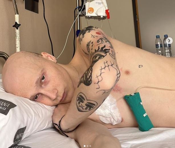 informacion_es's tweet photo. 🔴Carlos Sarriá #Charlie, fallecía a causa del sarcoma de #Edwing que le fue diagnosticado en 2018.
📲💪A través de redes sociales como Instagram y TikTok dio visibilidad al #cancer contra el que luchaba https://t.co/irtxonFHzx