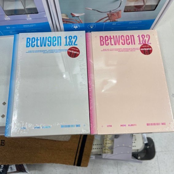 kmfavp3r's tweet photo. ทไวซ์ตีตลาดนักเรียนไทยละ ทำบั้มรายงาน https://t.co/9JSKrAjPQP