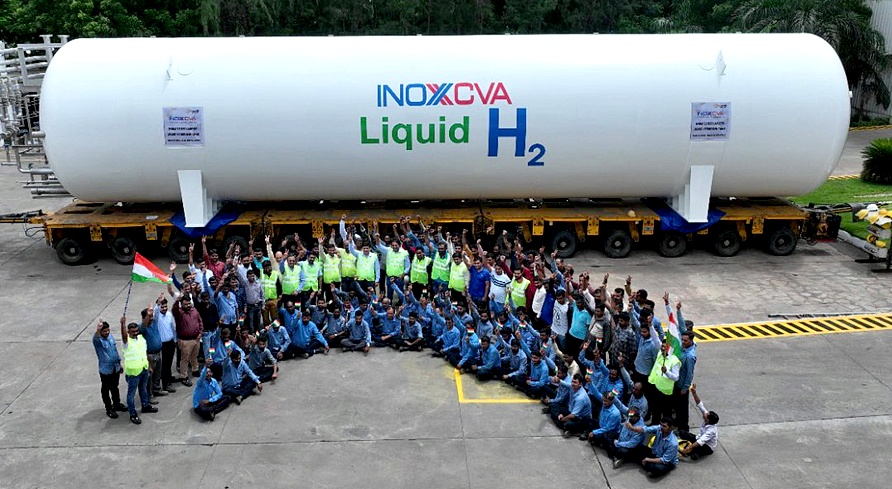 fuelcellsworks's tweet photo. .@INOXCVA Ships #India’s Largest #LiquidHydrogen Tank - Strengthens India’s vision of being a #GreenHydrogen Hub, supporting the transition to a #CleanEnergy Economy - https://t.co/Tz9deWladw #HydrogenNow #HydrogenEconomy #HydrogenNews #H2 #CleanHydrogen #Decarbonise #Hydrogen https://t.co/cak5cvraum