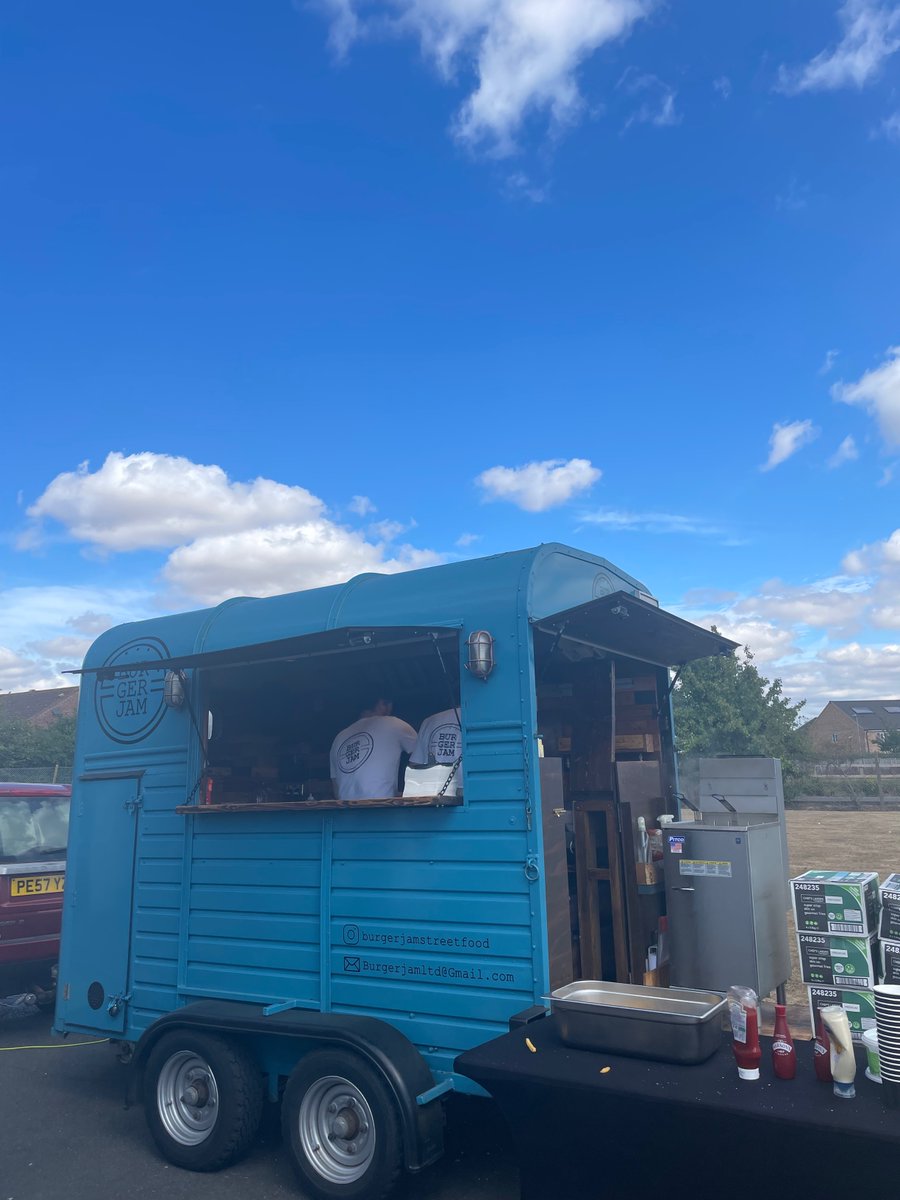 MidwichLtd's tweet photo. @NetgearBizUK have been turning ideas into innovation here at Midwich HQ today with their take-over! They haven't been able to visit us in 2 & half years!
The best way to establish connections is definitely through #BurgerJam 's amazing burgers, which we were treated to! https://t.co/LbISpwIIpK