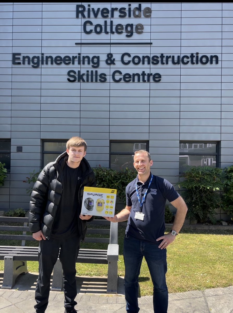 riversidecoll's tweet photo. It was great to see #Engineering student Josh Jackson being rewarded with a new @ESABGloba #weldingmask for working extremely hard last year!
Josh produced some of the best revision notes his tutor had ever seen and scored maximum marks on his recent test!
Well done Joshπ https://t.co/PDHwsrb4uf