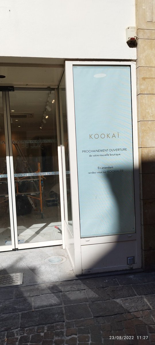 patrick_fostier's tweet photo. Retour de Kookaï sur le plateau piétonnier de @VilledeCMz 😊 J’y vois un nouveau signe de notre attractivité retrouvée. Baisse des cellules vides, ouvertures nombreuses, investisseurs actifs 👍 Continuons #unevilledynamique https://t.co/kBxXn0gd1J