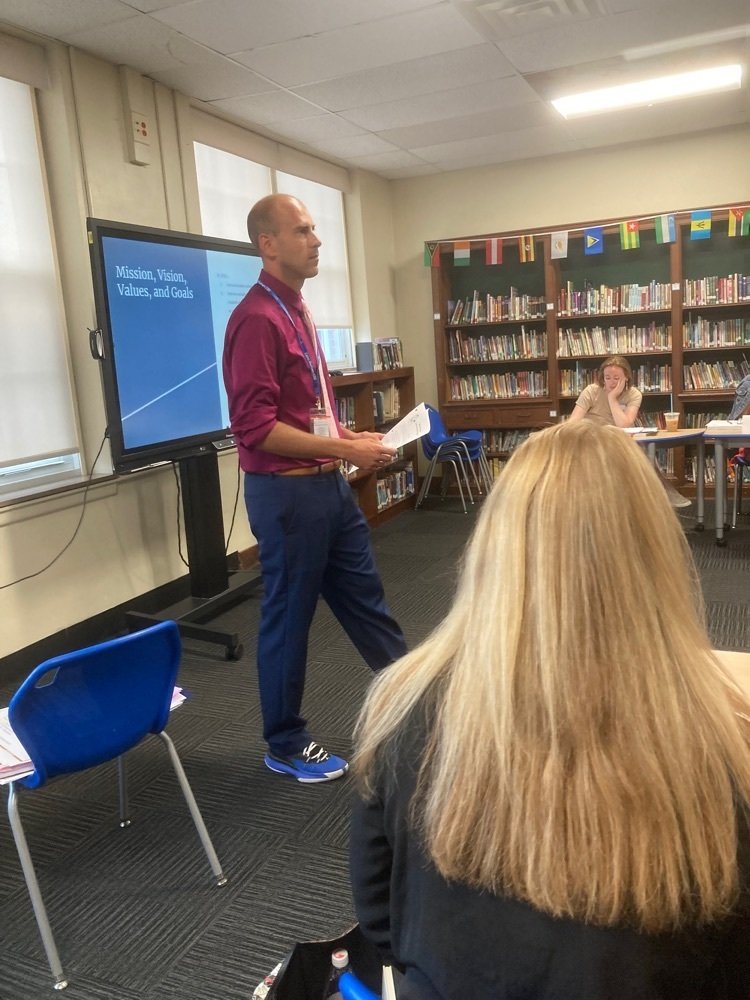 CairoDurhamHigh's tweet photo. New Teacher orientation is underway…exciting time to be a teacher! #Greatnewclass #Mustangleaders https://t.co/jCdCszkJkD