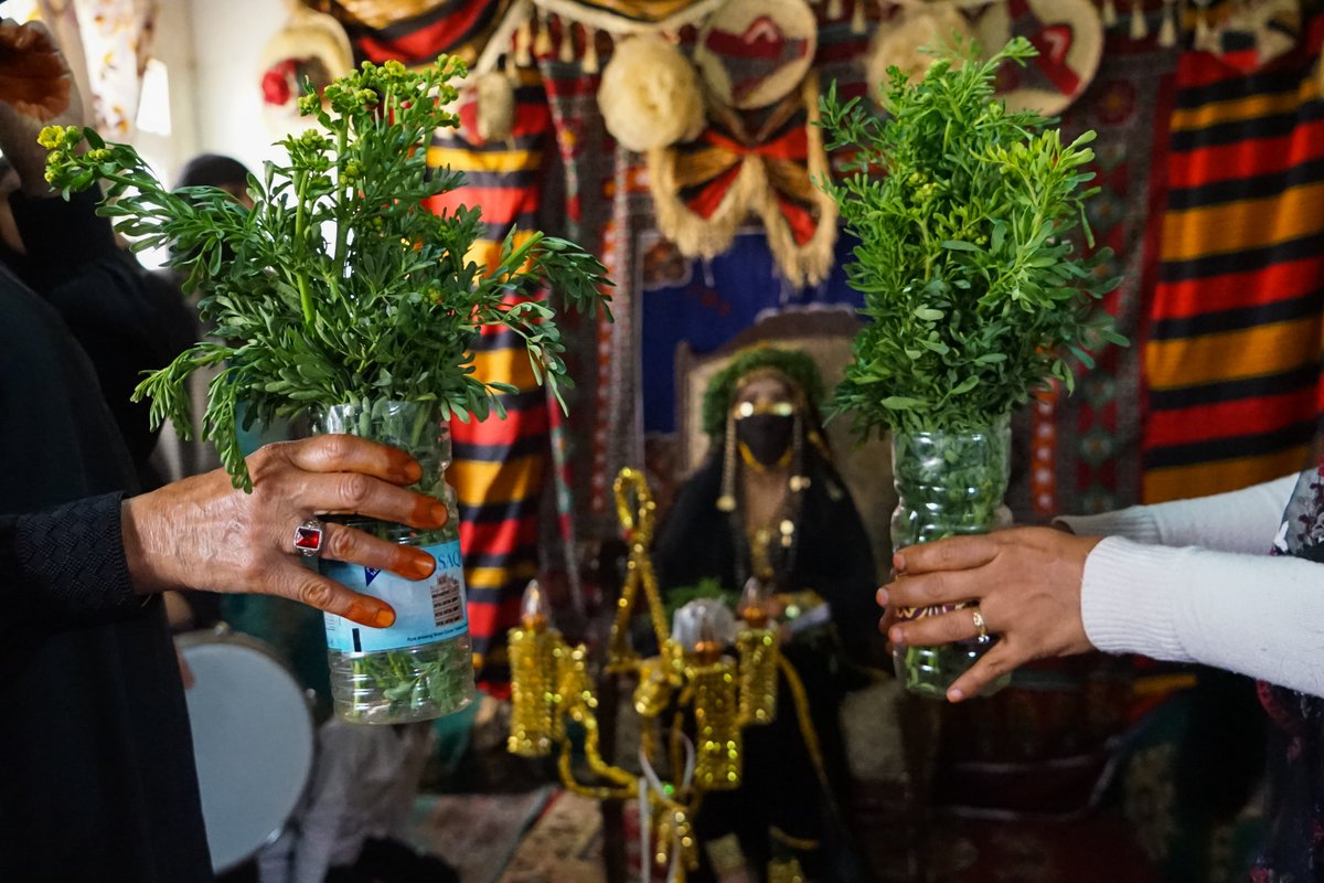 OSE_Yemen's tweet photo. Poverty, conflict, and a lack of income causes women and girls to assume new responsibilities to support their families 📷@HayatAlshaif https://t.co/gsz5D37RcQ