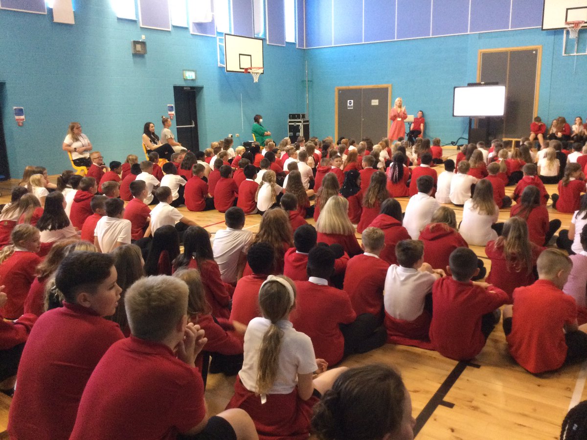 SchoolHillside1's tweet photo. It’s so lovely to be back to a live Assembly this afternoon with Miss Munro. Welcome back P4-7! 😃 #AssemblyTime https://t.co/u5zbjLObnJ