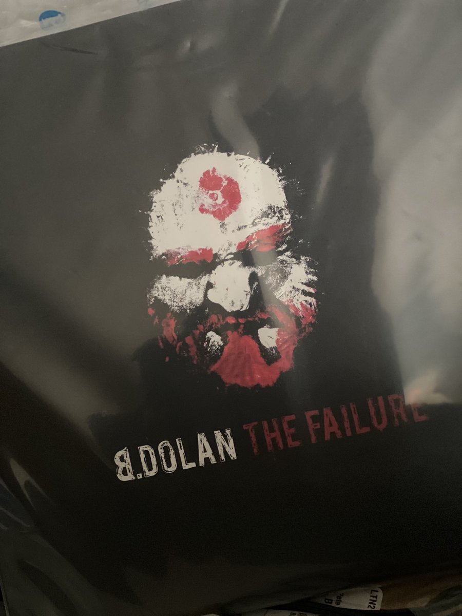 capitalisth1ppy's tweet photo. @BDolanSFR love it when the delivery folks turn up with a parcel, couldn’t wait to listen to this one #strangefamous #lovethisshit #thefailure https://t.co/6DhziWoE74