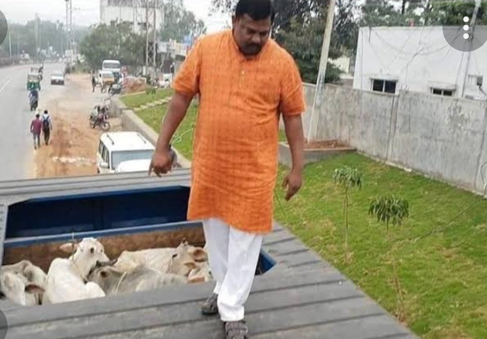 Manasa4BJP's tweet photo. This person who saved cow slaughtêr.... Person who was a dedicated vigilante... And BJP suspended him... Not done @JPNadda ji !! #IStandWithRajaSingh #RajaSingh https://t.co/MfTGhwYyxJ