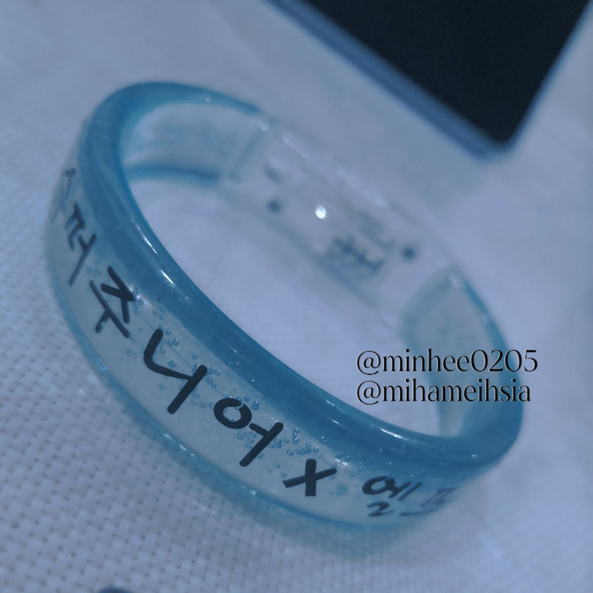Minhee0205's tweet photo. Hi elfs~
Me and @Mihameihsia
will be given out ARCYLIC LED WRISTBAND💙
Show ticket to redeem💙
FCFS, time and venue will be update on that day😊

*a video will be post soon how to wear the wristband
Pls follow&amp;Rt😍

#SS9inSG #supershow9 #SUPERJUNIOR #SuperShow9inSG
#슈퍼주니어 https://t.co/NOFCJa7pdS