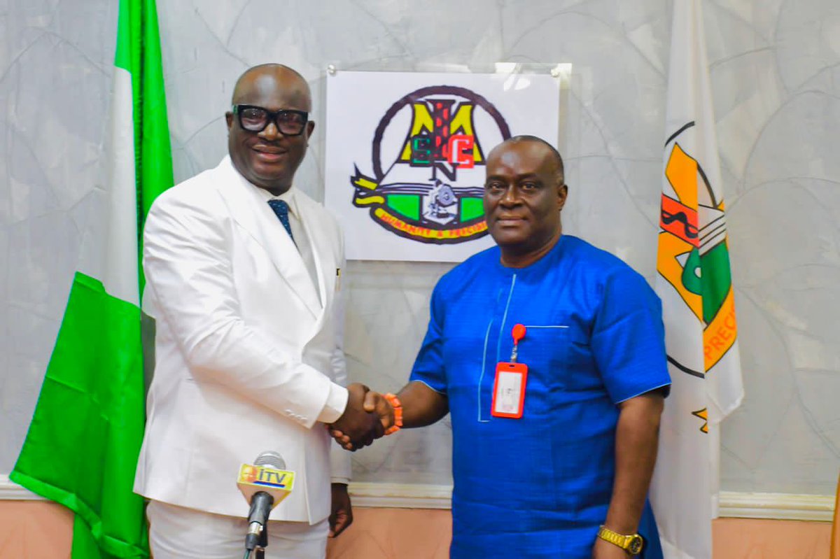 MedLabNigeria's tweet photo. The Managing Director, Independent Television (ITV), Engr. Elvis Obaseki and his team today visited the Registrar , Dr. Tosan Erhabor in Abuja, to explore ways of further projecting the activities of MLSCN to the public https://t.co/4nGWv4GROb