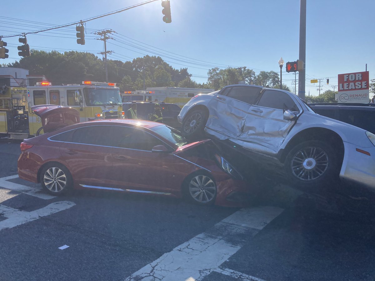 AnnapolisFire's tweet photo. Patient has been extricated. At this time 2 Patient’s have been transported with unknown conditions to area hospital. Crews will remain on scene for an undetermined amount of time. @AnnapolisReport @AnnapolisOEM @eyeonannapolis @1430WNAV @wbaltv11 @wjz @FOXBaltimore @WMAR2News https://t.co/lTMffo7C2G