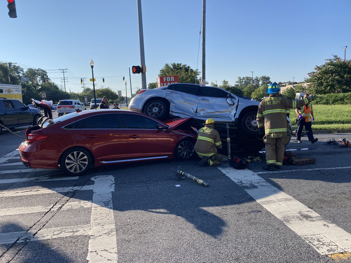 AnnapolisFire's tweet photo. Patient has been extricated. At this time 2 Patient’s have been transported with unknown conditions to area hospital. Crews will remain on scene for an undetermined amount of time. @AnnapolisReport @AnnapolisOEM @eyeonannapolis @1430WNAV @wbaltv11 @wjz @FOXBaltimore @WMAR2News https://t.co/lTMffo7C2G