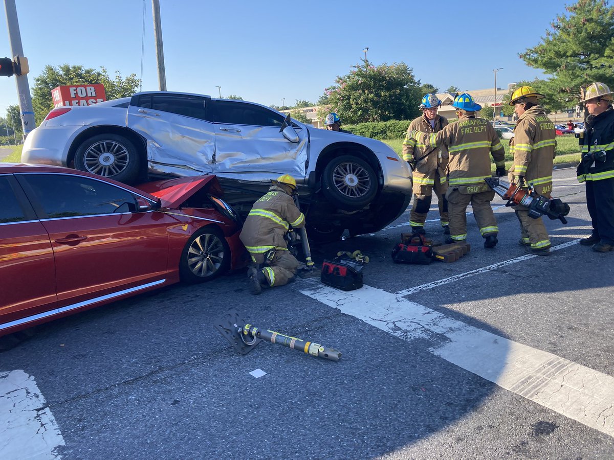AnnapolisFire's tweet photo. Patient has been extricated. At this time 2 Patient’s have been transported with unknown conditions to area hospital. Crews will remain on scene for an undetermined amount of time. @AnnapolisReport @AnnapolisOEM @eyeonannapolis @1430WNAV @wbaltv11 @wjz @FOXBaltimore @WMAR2News https://t.co/lTMffo7C2G