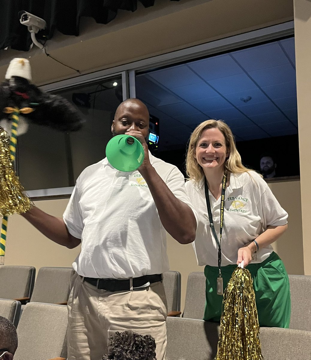 M7Landis's tweet image. Ms. Suther and Dr. Thompson are ready!! 💛🦅💚 #experienceVCS