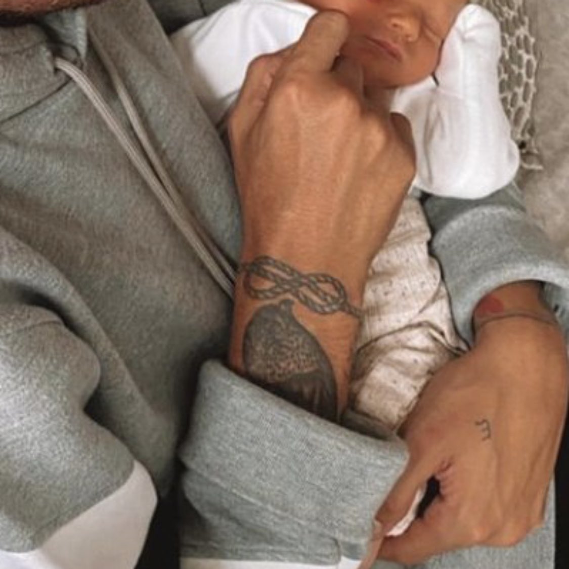 louis tomlinson details tweet media