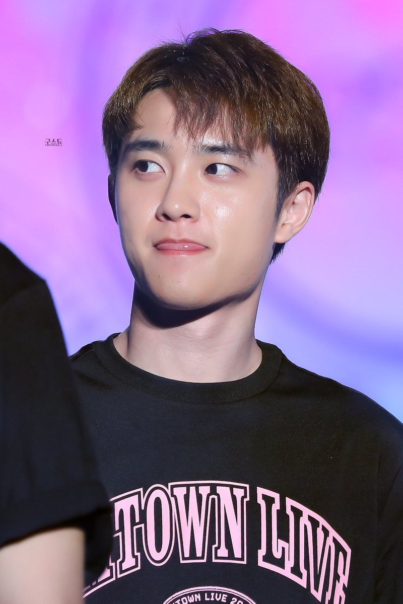 kokokbop's tweet photo. this kyungsoo photo during smtown 💗 https://t.co/6DAJdInYB5