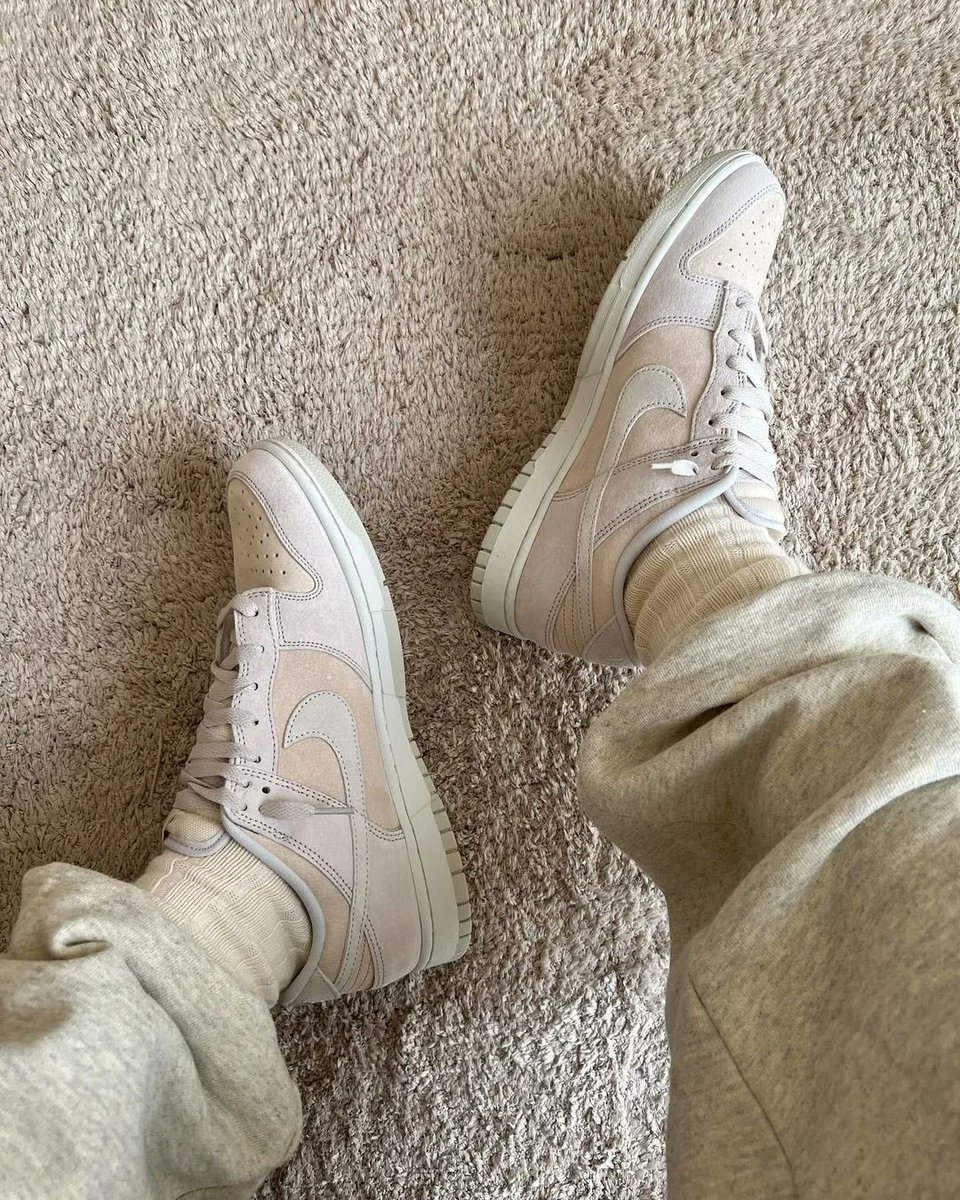 JustFreshKicks's tweet photo. 10AM EST via SNKRS 🐚
Nike Dunk Low Premium 'Vast Grey'
=> https://t.co/OpTZpQ3Rl0 https://t.co/zEw4uC4vrn