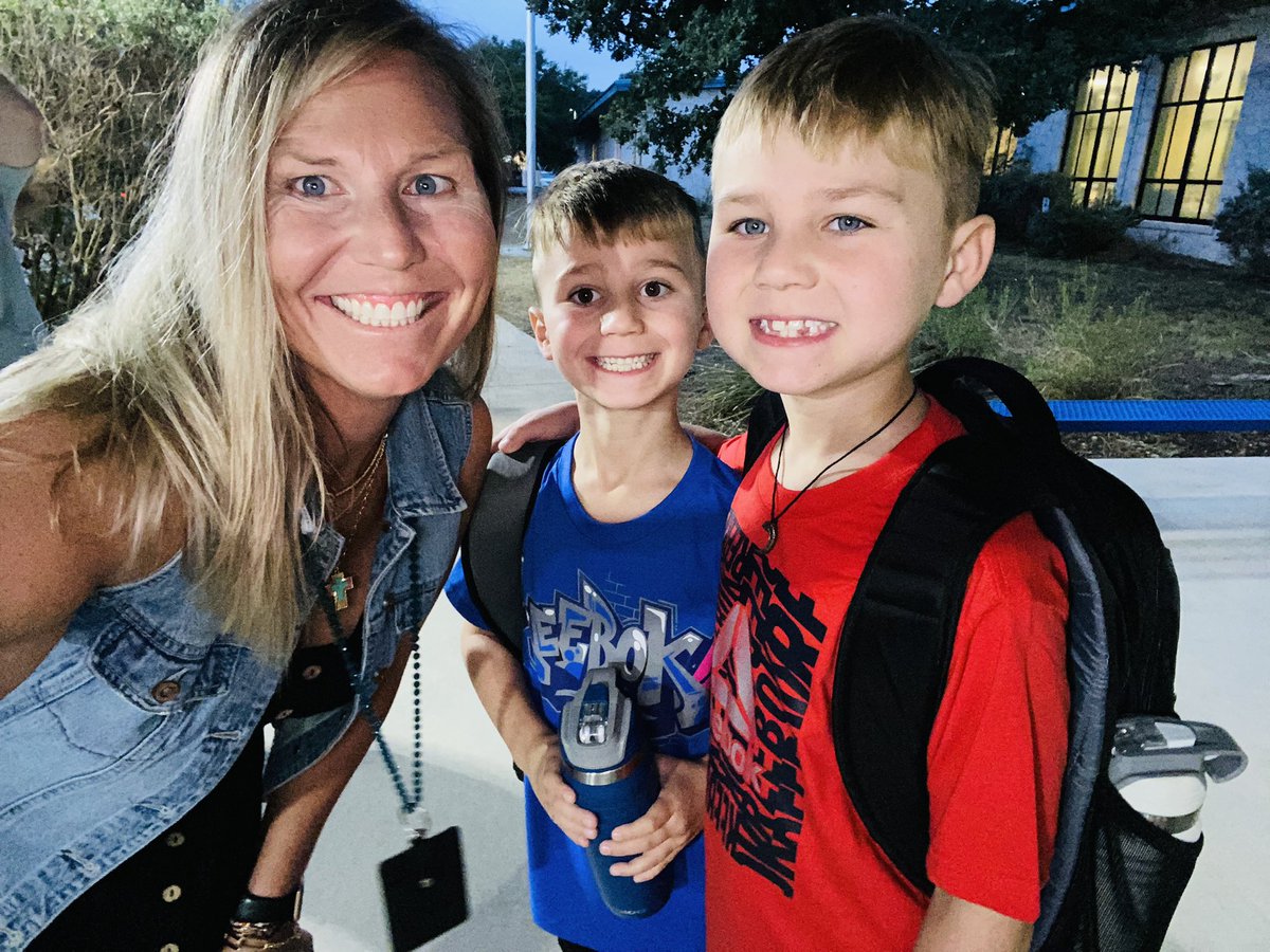 CoachAwolf's tweet photo. First day for me and the gang!! Love you boys. Let’s go year 17!!  #comalfirstday https://t.co/udTBffT05W